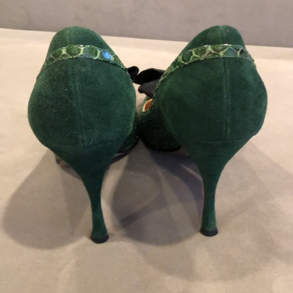 Green suede Dolce & Gabbana w satin bow - Picture 4 of 5